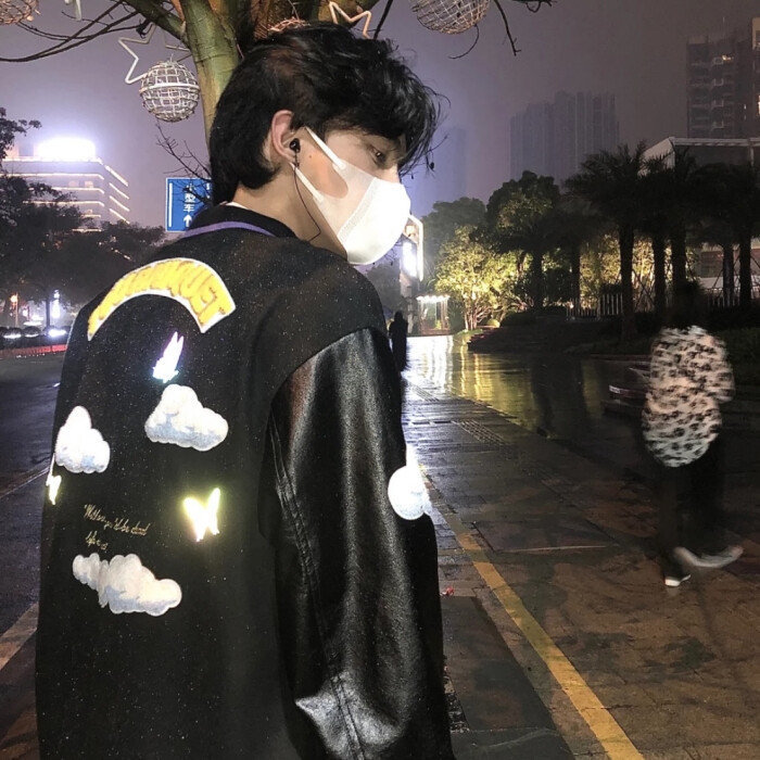 复古文艺的ins部位男生头像/小众男头