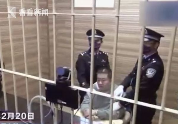 孙小果被执行死刑前画面首次曝光这一次他哭了