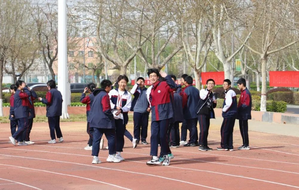 河北武邑中学:赏花何必人挤人,我的校园正青春!