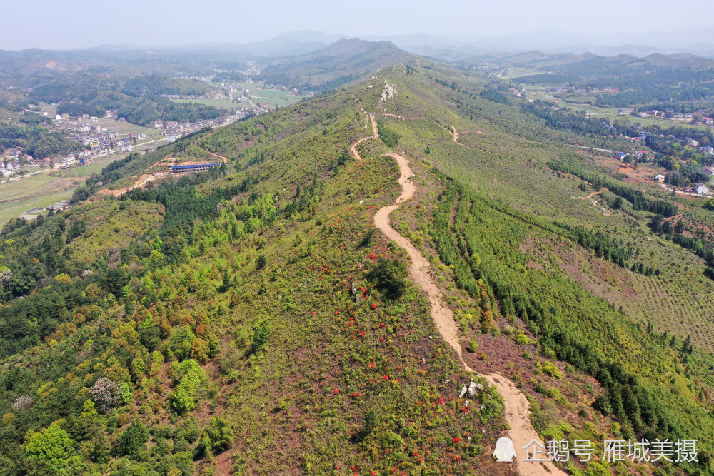 航拍湖南衡东最美山脊线——鹤岭,原生态徒步线路,春日风光如画