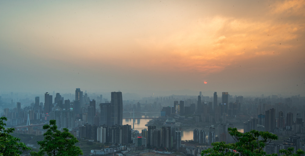 南山上有一重庆夜景最佳观赏点,摄影人必去打卡,但为何需要结伴才能