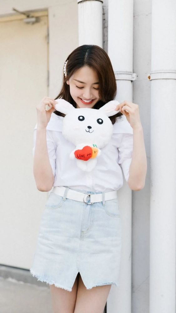 【明星】女神黄梦莹性感写真合集