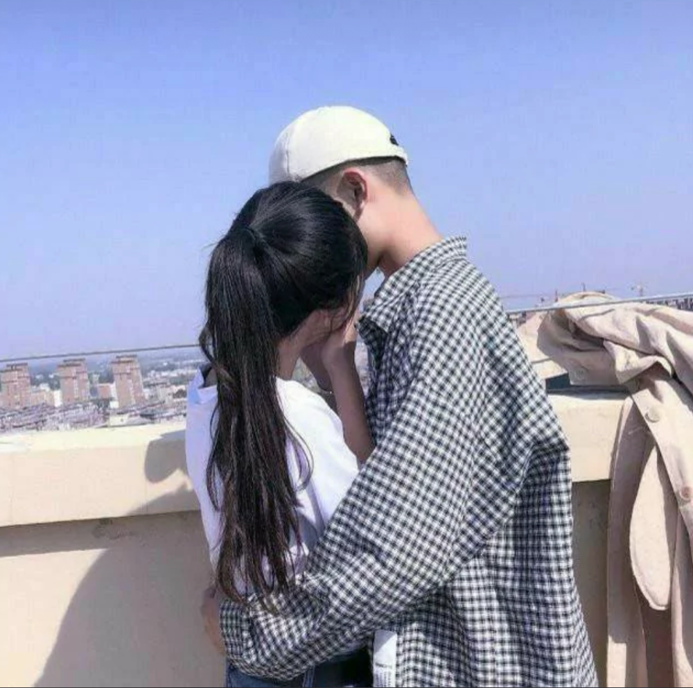 情侣头像:暗恋是一个人的兵荒马乱