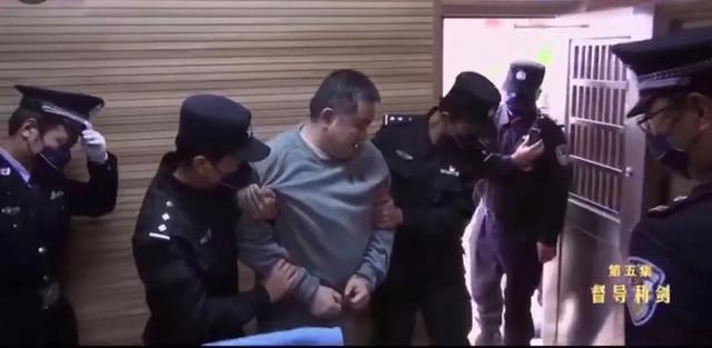 孙小果死刑前两眼含泪"死刑不死"的他,栽倒在为空姐出头的嚣张里