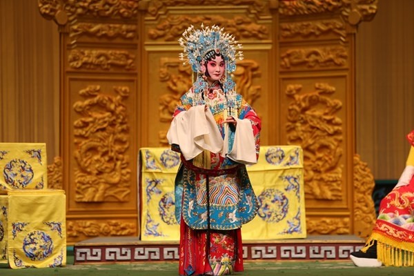 福建省龙岩市汉剧传习中心演出的闽西汉剧《状元媒》剧照