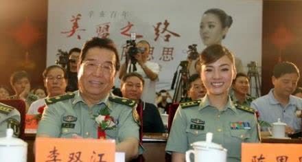 李思思这次言论虽然在外界受到了很大抨击,但却鼓舞了老师李双江,让