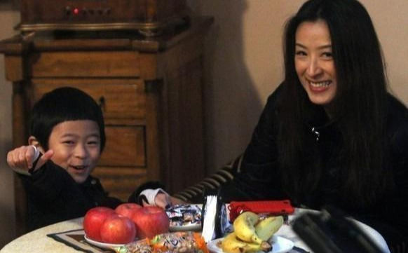 "情史丰富"的王志文,婚后为何0绯闻?看看老婆是谁就知道了