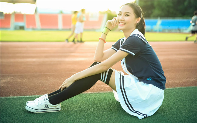 清新校园美女写真图片