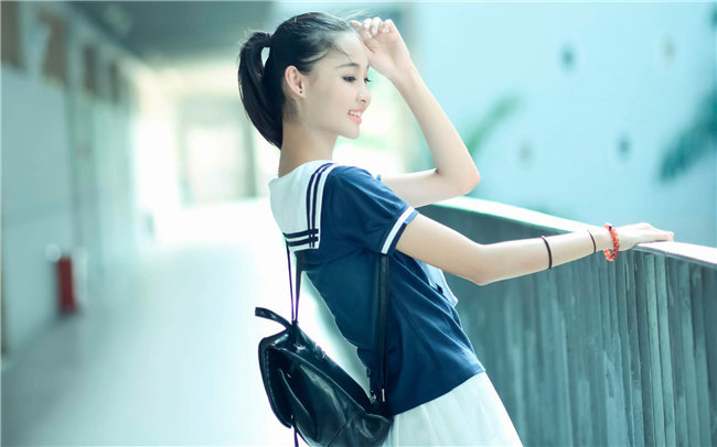 清新校园美女写真图片