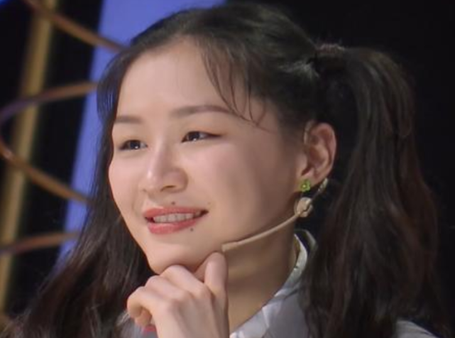 金靖晒近照又美又飒,减肥成功颜值提升,身材也凹凸有致