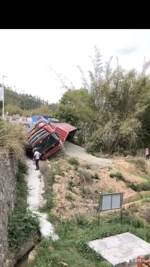 交通事故天天都有发生问题的根源还是人的意识没有跟上为了自己,为了