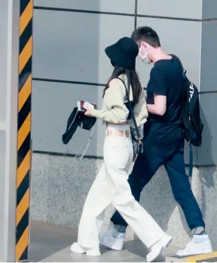 网爆出冯绍峰婚内出轨是炒作还是抹黑