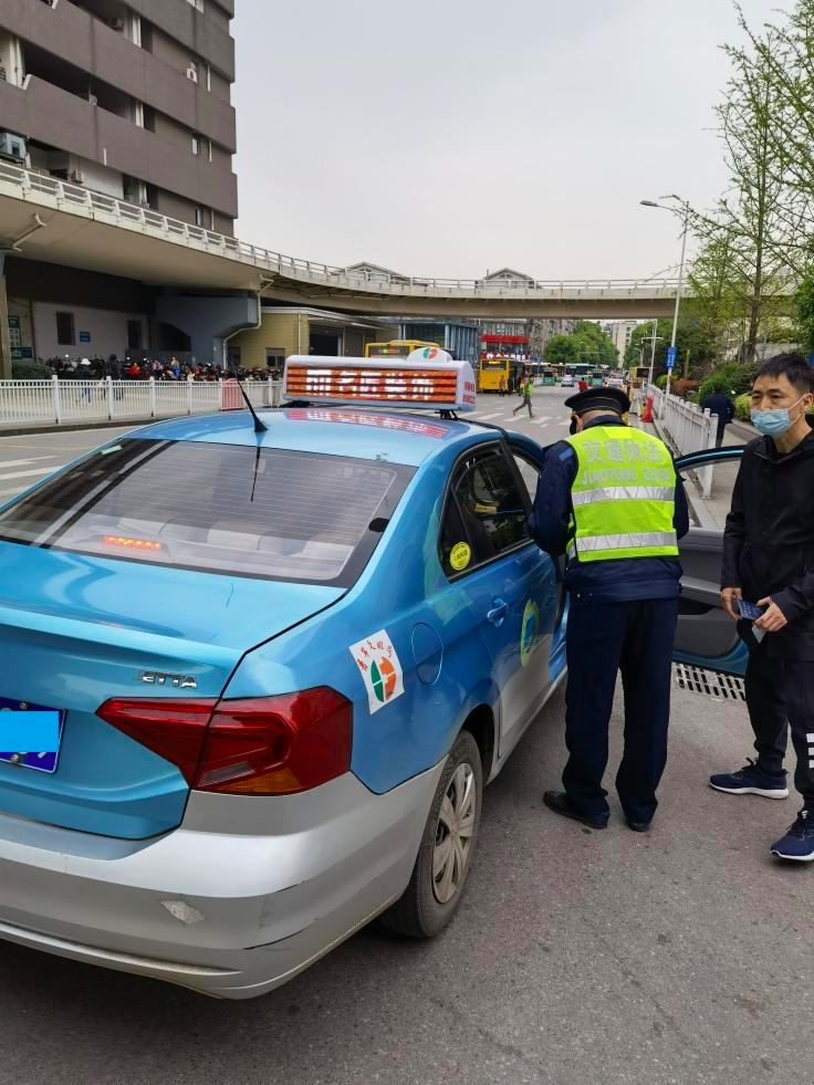 长沙违规揽客拒载议价绕道共查扣违规巡游出租车162起