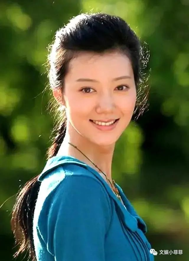 曾是田方银幕妻子,第一代铁梅奶奶,一家都是演艺人,孙女是车晓