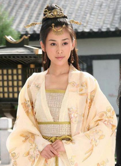 焦恩俊和周扬因《宝莲灯前传》相识,将感情从戏内延伸到了戏外,其感人