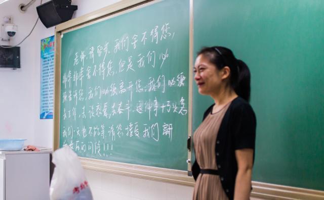 劝不听的河南姚老师,看不懂的焦作十七中,职称事件想冷下来似乎都难