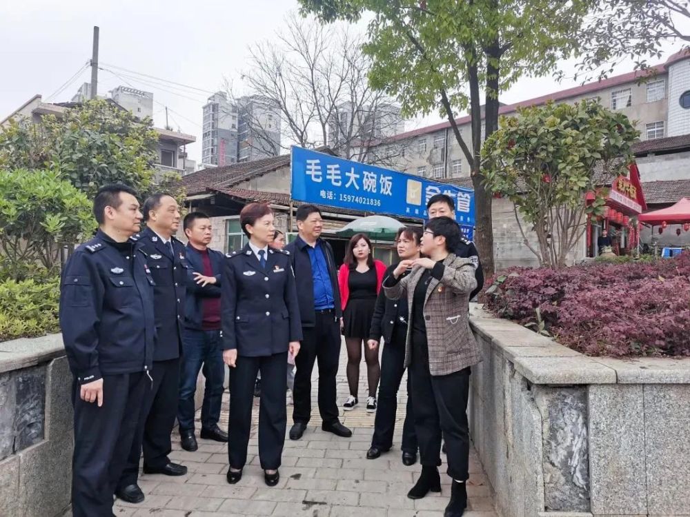 fm974为了这件小事怀化公安交警城管都来了