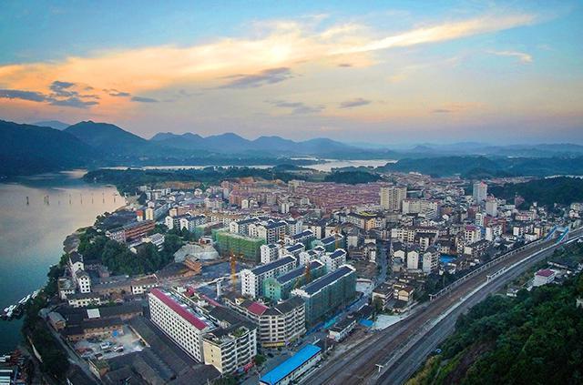 新化县,古称梅山,湖南省娄底市属县.