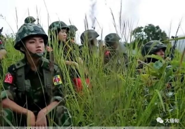 缅甸克钦和克伦女兵风采