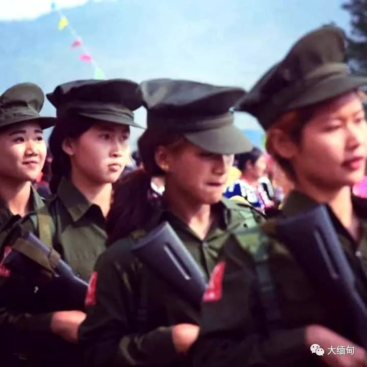 缅甸克钦和克伦女兵风采