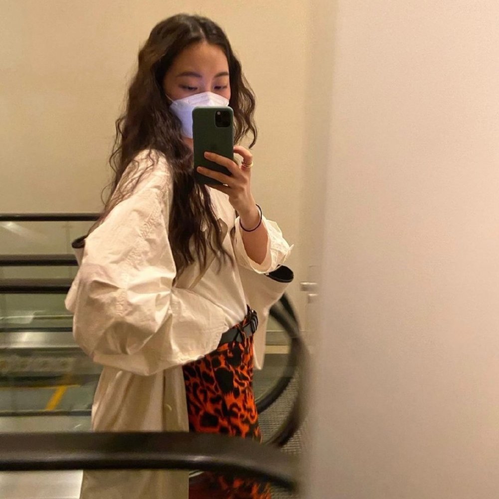 对镜拍女生头像