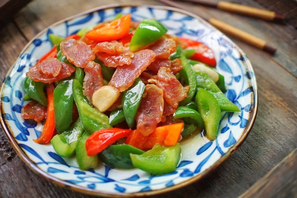 春天饮食要清淡,大鱼大肉靠边站,这道家常小炒清爽又下饭