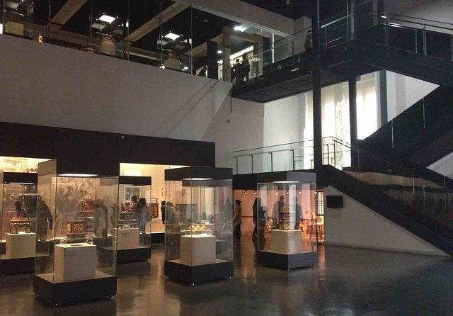 博物馆,是收藏有关广州历史文物,举办陈列展览和进行科学研究的专门