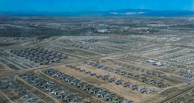 美国的飞机坟场也是美军的战略储备基地停放着5000架战机