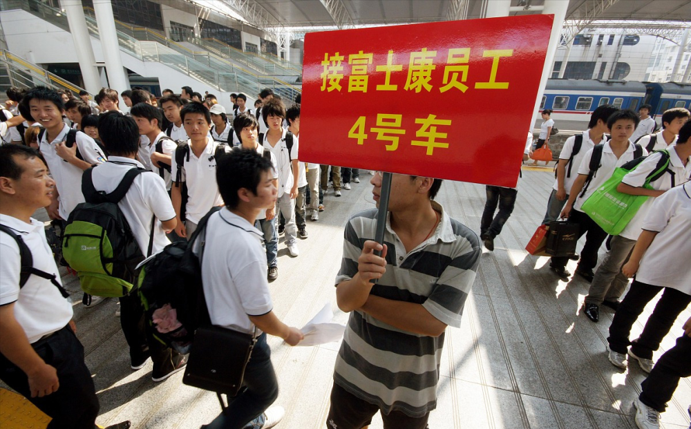 工厂女工招聘_中国女工人什么样 这位女摄影师花几年时间拍摄了近300位女工人