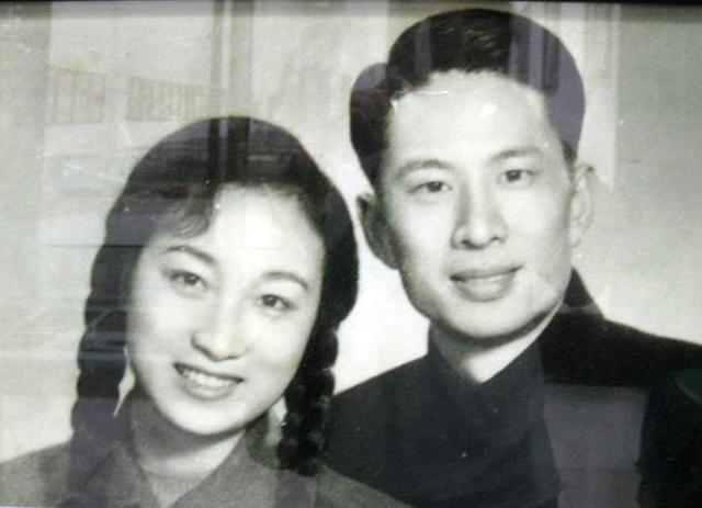 美男子冯喆的悲剧人生:49岁死因成谜,妻子不与他合葬