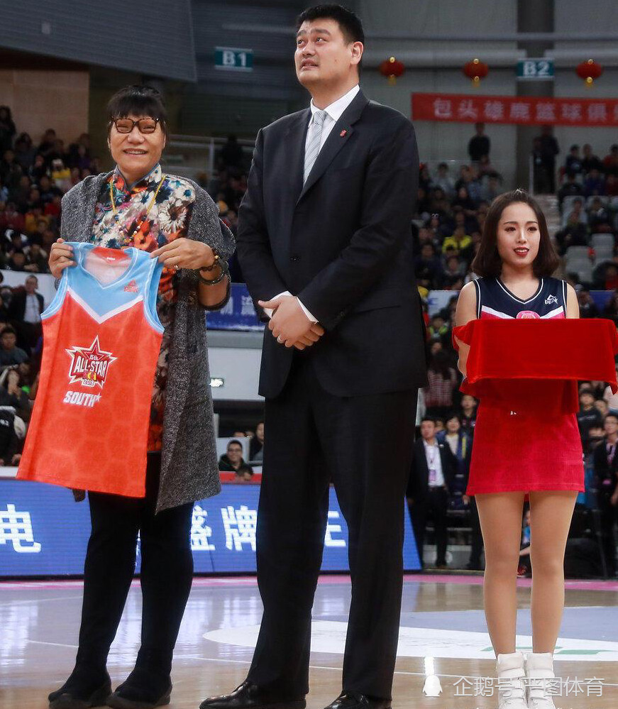 2021国际篮联篮球名人堂中国女篮传奇人物郑海霞入选