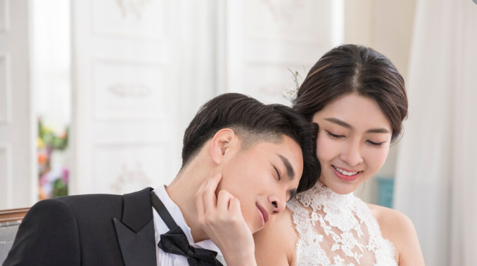 已婚女人被异性追求的时候,会怎么做?2个已婚女人说出