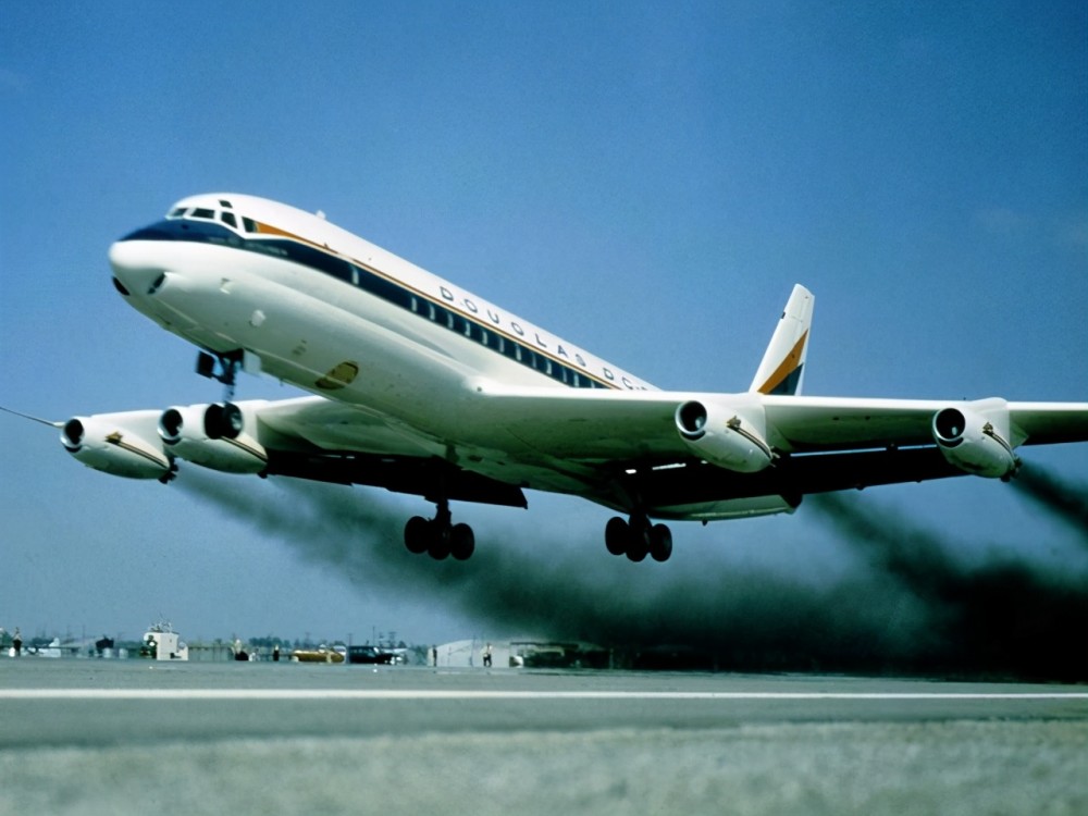 传奇客机波音707,桶滚特技惊艳全场,被美总统选为专属