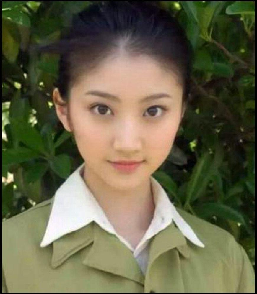 之后在07年,景甜就考入了北电当中,成为了其表演系的一名学生.