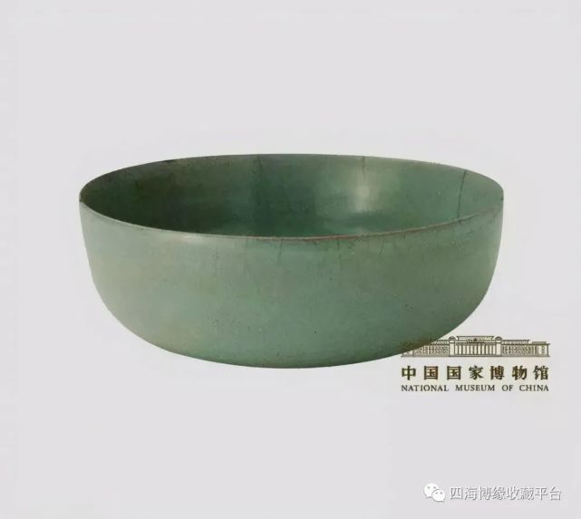 台北故宫博物院·北宋汝窑莲花式温碗 在北宋时代,汝窑的发展进入鼎盛