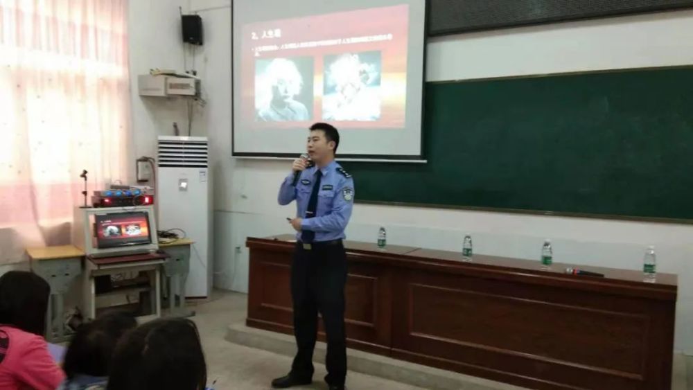 【教育整顿|我为群众办实事】临武公安麦市派出所到辖区学校开展法制
