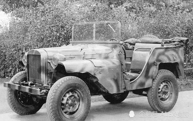 gaz67(嘎斯67)在侧面看起来还是和威利斯吉普有不小的相似度,全车重1.