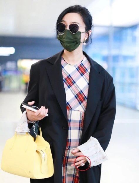 李晨风衣_李晨范冰冰