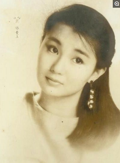 明星"绝版"老照片,83版的《射雕英雄传》,周星驰在里边跑了个小龙套