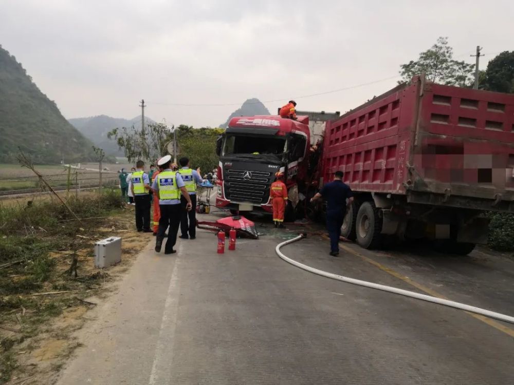 在国道322线2304公里处发生一起涉及两辆大货车的道路交通事故,由于