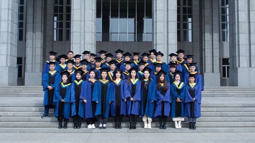 请回答2021我在最美研究生毕业照里寻你