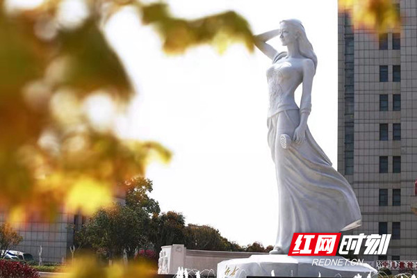 湘女广场:感受独属于湘女的"果断亦复善良"那么,如果要为"湘女"刻画一