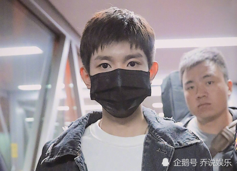 王源尝试粉色头发造型,搭配少年感的脸庞绝配,网友:心动的感觉