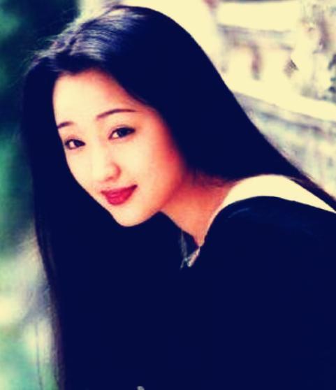 因红楼会所丑闻退圈蛰伏10年翻红的杨钰莹在4天前再翻车