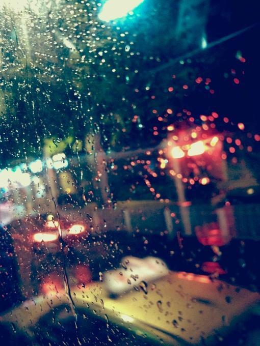 窗外的雨,眼角的泪
