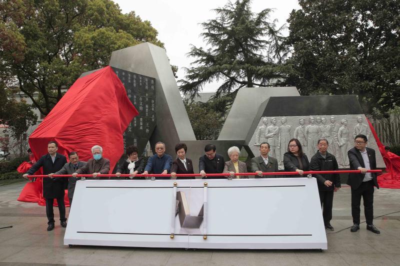 清明时节祭英烈:复旦大学烈士纪念雕塑,纪念广场落成