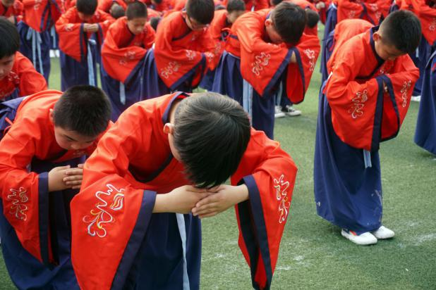 正衣冠,过文枢门……福安这所小学举办的成人礼"古风"