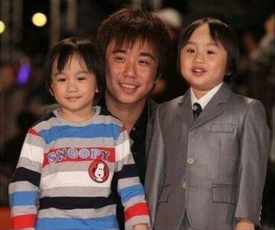童星小小彬被亲爸后妈榨干1800万后皮肤溃烂却得不到医治