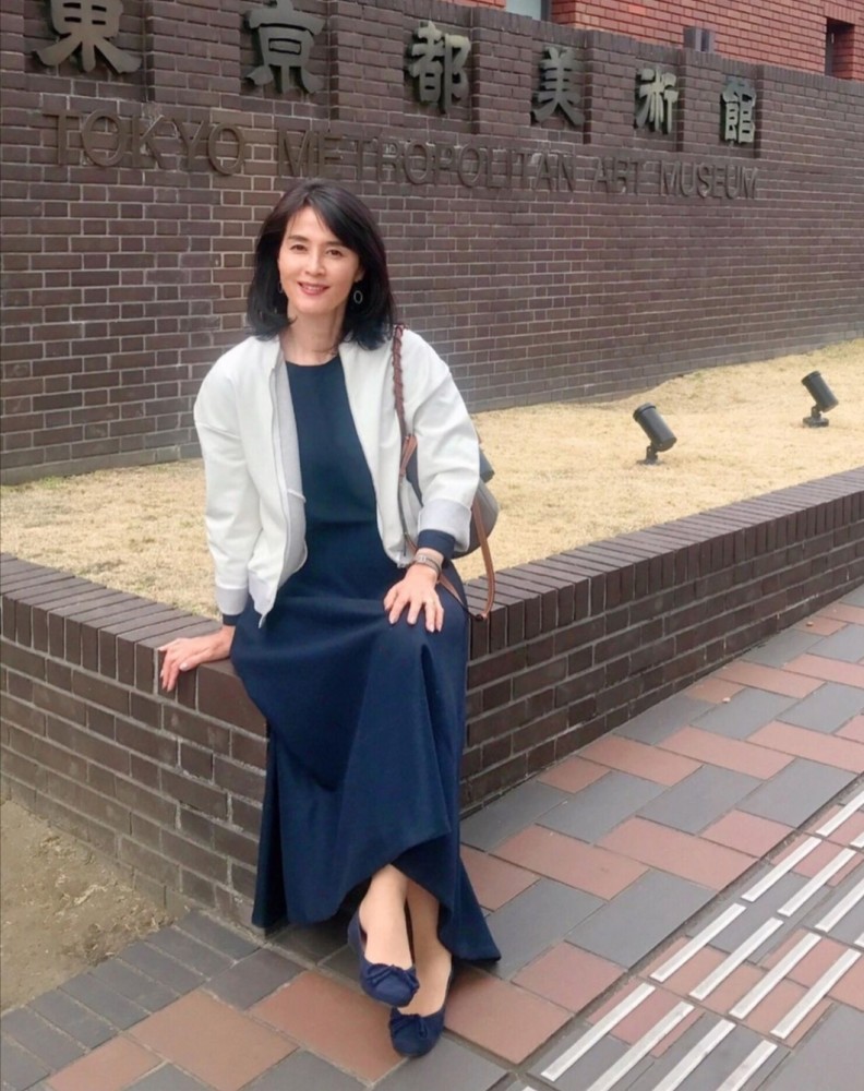 女人上了50岁应该怎么穿跟着这位日本主妇这样穿气质又优雅