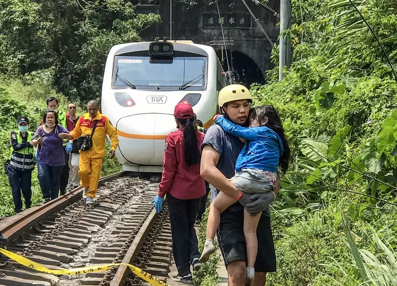 如果台铁太鲁阁号事故发生在大陆 救援可能会是这样